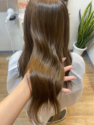 ロング カラー 袴田 菜緒のヘアスタイル