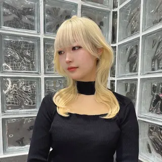 セミロング カラー Ma cherie by Lond所属・ハイトーン/ ミルクティーAikaのヘアスタイル