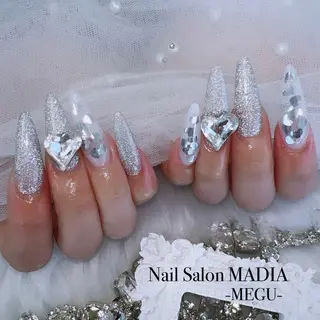 ネイル MADIA藤沢所属・MADIA MEGUのネイルデザイン