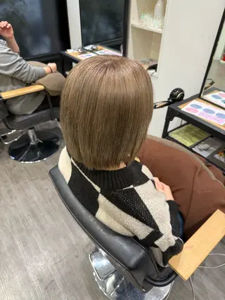 ミディアム カラー 上田 紗也のヘアスタイル