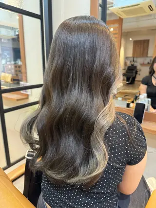 ロング カラー Revie  hair所属・Hiyori/矢場町 ブリーチ/透明感のヘアスタイル