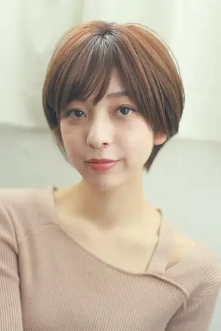 ショート ケイト🌙 ブリーチカラーのヘアスタイル