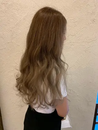 ロング シールエクステ/ ハイトーンカラーのヘアスタイル