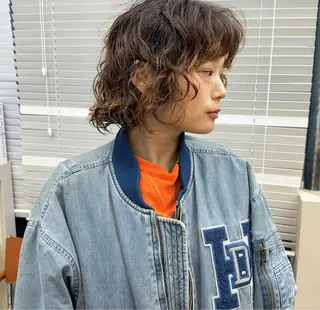 ロング パーマ 渡 汐音のヘアスタイル