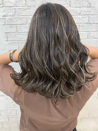 セミロング 🇺🇸ハイライト特 化美容師🇺🇸漆沢のヘアスタイル