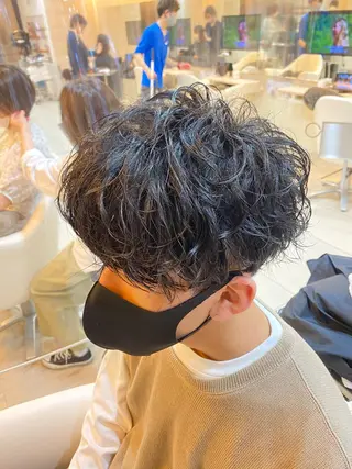 ショート パーマ メンズ 塩谷黎✨ブリーチ無W カラーメンズパーマ✨のヘアスタイル