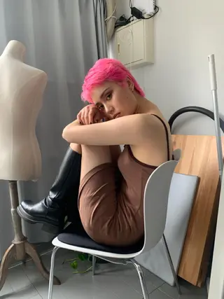 カラー 加藤木麻彩 NEROのヘアスタイル