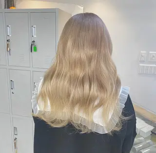 ロング カラー パーマ ヘアアレンジ メンズ キッズ ネイル マツエク・マツパ 暖色系/透明感 治野心のヘアスタイル