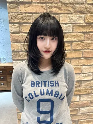 ミディアム Loom by Sea 新宿所属・🖤レイヤー/艶髪/ 顔周りKaede🖤のヘアスタイル