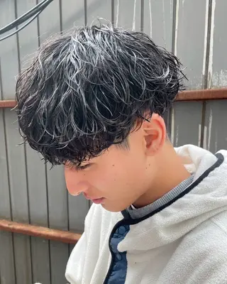 ミディアム パーマ メンズ FREAK BARBER SHOP河原町三条店所属・本多 伸丞のヘアスタイル