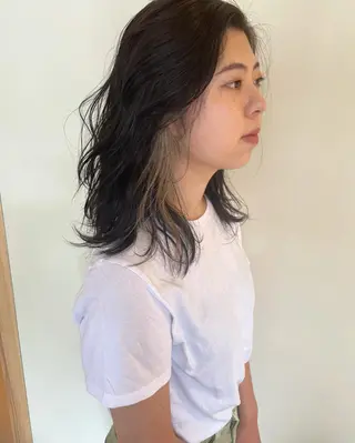 セミロング カラー CARICIA 白木 由里加のヘアスタイル