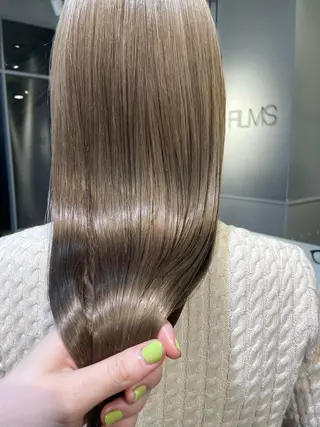 FILMS 田町芝浦所属・カットイルミナカラー ひより FILMSのヘアスタイル