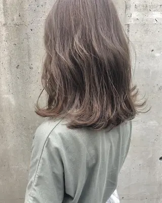 カラー 横山 莉奈のヘアスタイル