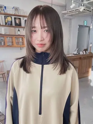 ミディアム カラー 匂坂 美優のヘアスタイル