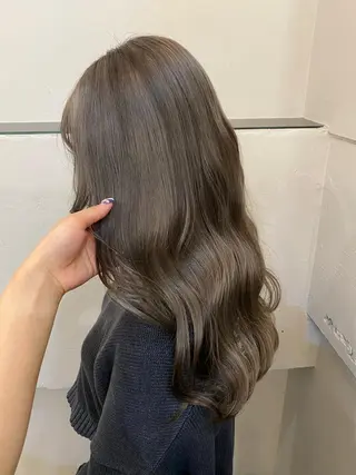 カラー moeka 表参道のヘアスタイル