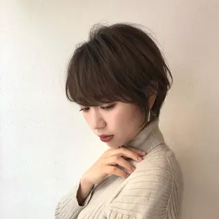 ショート esse大阪茶屋町店所属・レイヤーカット 新井田陽寿のヘアスタイル