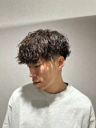 ミディアム パーマ ヘアアレンジ メンズ Mens Salon Gray by NYNY所属・Gray by NYNYのヘアスタイル