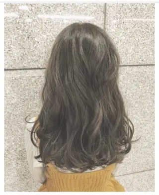 ロング カラー 奥谷 美代子のヘアスタイル