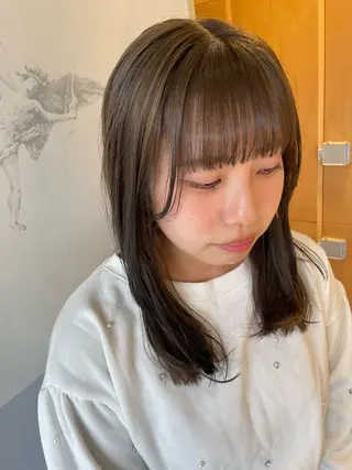 セミロング efesto所属・efesto大槻 由菜のヘアスタイル