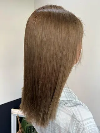 セミロング カラー ケアブリーチ/ili 村上佳那多のヘアスタイル