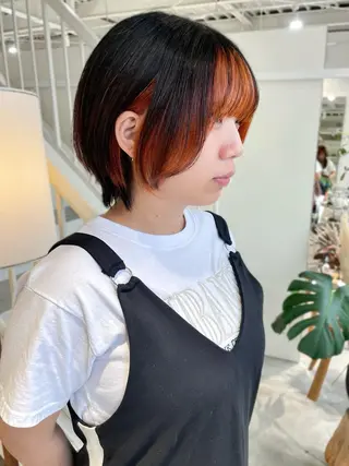 ショート カラー 林 千聖のヘアスタイル