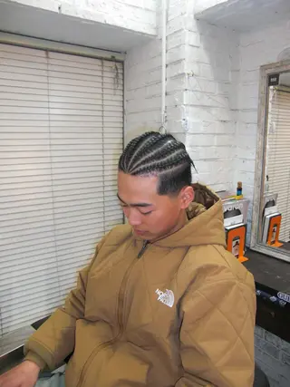 ヘアアレンジ メンズ コーンロウ／ブレイズ SYUのヘアスタイル