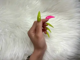 ネイル 秋丸 莉奈のネイルデザイン