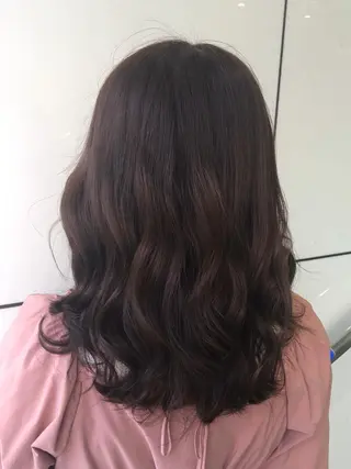 セミロング カラー 関 彩花のヘアスタイル
