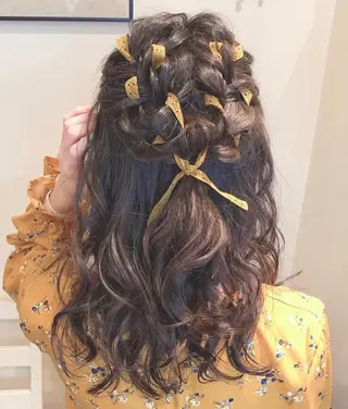 セミロング カレンダー 弁天町Tomoのヘアスタイル