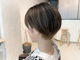 ショート カラー EMANON天神所属・Hitomi Ezakiのヘアスタイル