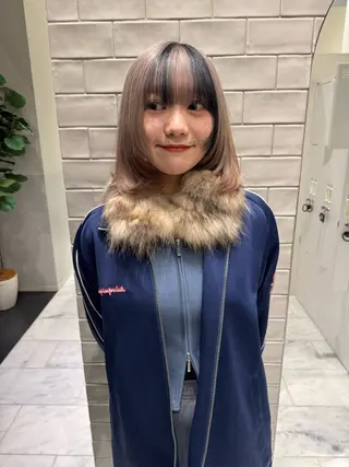 ショート カラー SALOWIN所属・ブリーチ🔑 ボブ✨レイヤーのヘアスタイル