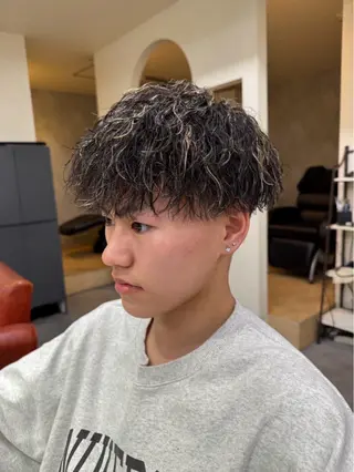 ショート カラー パーマ メンズ メンズ/パーマ/ 短髪/京都駅/井上光のヘアスタイル