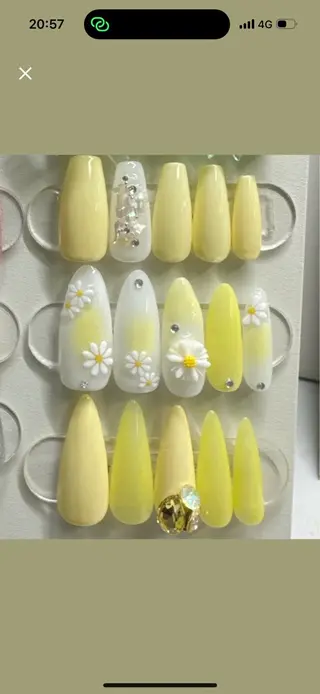 ネイル クイーンズネイル銀座所属・中山 芳美のネイルデザイン