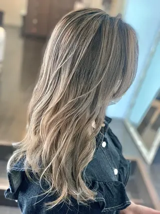 セミロング ブリーチ毛に縮毛矯正 ✨カラー✨山田 正幸のヘアスタイル