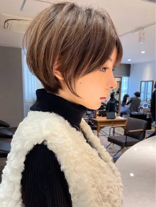 ショート カラー 💛ブリーチ&カット LEON🩶のヘアスタイル