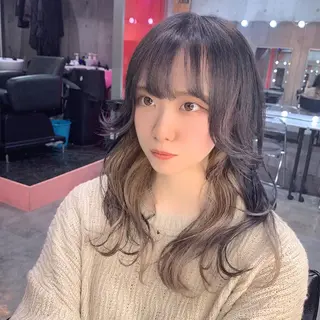 セミロング カラー ホワイト&レイヤーカ ットエクステ長畠俊輔のヘアスタイル