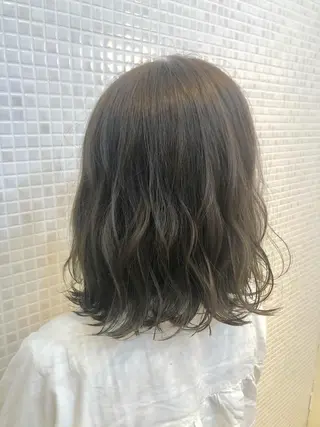 ミディアム カラー 岩谷 愛依のヘアスタイル