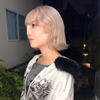 ショート WATER所属・SAKI 🪽 ハイトーンのヘアスタイル