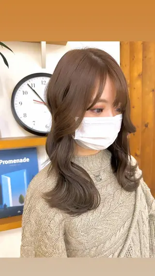 カラー リンダ所属・ベージュ/顔周り カット/スズキのヘアスタイル