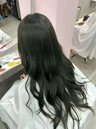 ロング カラー ヘアアレンジ 七海 芽亜利のヘアスタイル