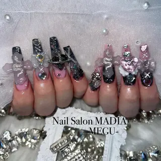 ネイル MADIA藤沢所属・MADIA MEGUのネイルデザイン