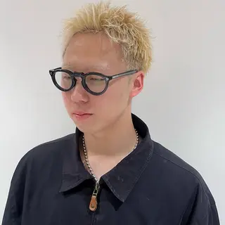 ショート 鼎一真ハイトーン/ パーマ/何でも屋さんのヘアスタイル