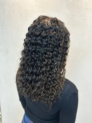 セミロング パーマ HARURU🪮✨ ブレイズ海外ヘアのヘアスタイル