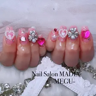 ネイル MADIA藤沢所属・MADIA MEGUのネイルデザイン
