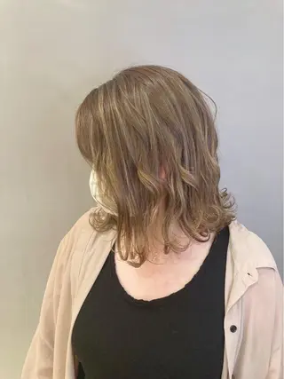 ミディアム カラー 宮原 佳苗のヘアスタイル