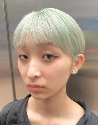 ショート カラー 艶ハイトーンブリーチ 🌈小林侑雅のヘアスタイル