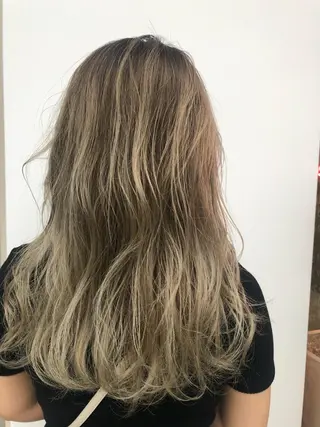 セミロング カラー 古屋 花織のヘアスタイル