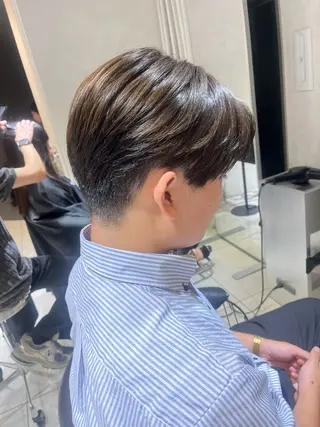 メンズ 韓国メンズ特化 ダウン・毛流れパーマのヘアスタイル
