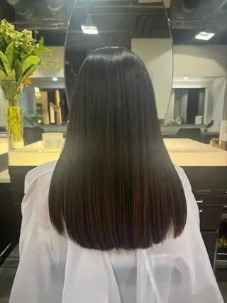 ロング タツキ／レイヤー／ パーマ／艶カラーのヘアスタイル