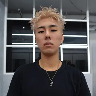 カラー メンズ メンズミルクティー 特化／ハイトーンのヘアスタイル